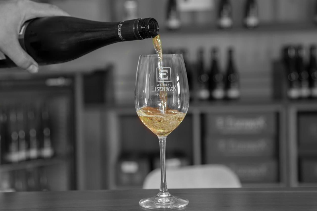 Ferienwohnung Am Weingut Eisenbock Strass  Kültér fotó